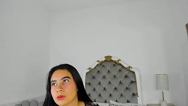 paulina lux online show from February 7, 2026, 2:21 pm