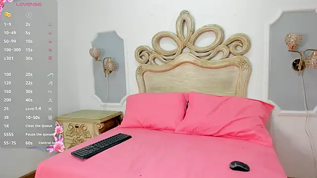 paulina lux online show from May 7, 2026, 7:52 pm