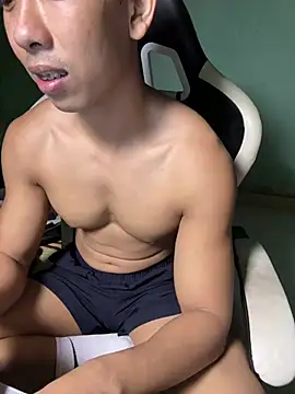 Snapshot of MuscleKing888 chatting on January 19, 2026, 3:43 am MuscleKing888 online show from January 19, 2026, 3:43 am