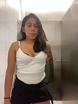 katerinnn99 online show from January 17, 2026, 7:39 pm