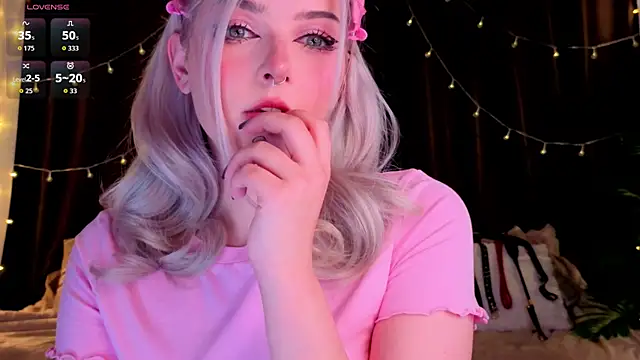 ShyniAlice online show from May 24, 2026, 3:44 am