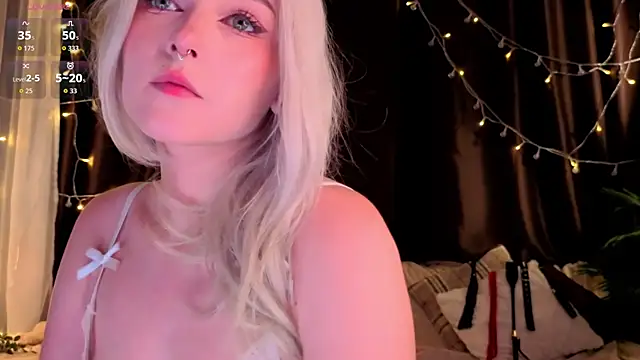 ShyniAlice online show from June 13, 2026, 4:10 am