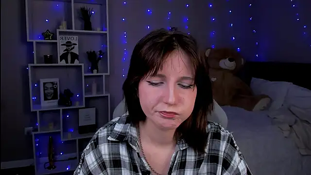 KikaOsterman online show from April 26, 2026, 8:12 am