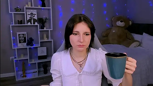 KikaOsterman online show from May 9, 2026, 2:22 pm