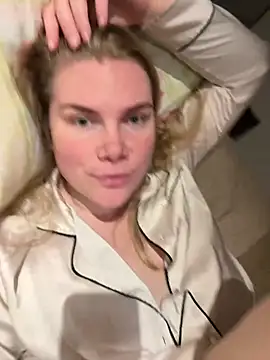 SexyBlondJoanna online show from February 10, 2026, 7:01 am