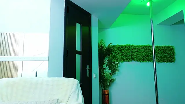 EvelinHill online show from March 16, 2026, 4:51 am