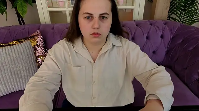 Snapshot of MikaFoxy chatting on April 7, 2026, 5:08 am MikaFoxy online show from April 7, 2026, 5:08 am
