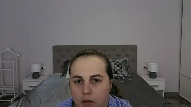 Snapshot of MikaFoxy chatting on April 8, 2026, 5:18 am MikaFoxy online show from April 8, 2026, 5:18 am