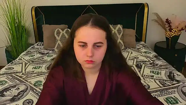 Snapshot of MikaFoxy chatting on April 17, 2026, 5:32 am MikaFoxy online show from April 17, 2026, 5:32 am