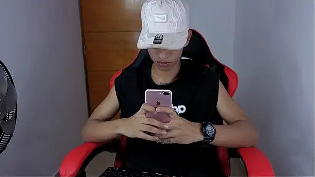 Niklaus1 online show from February 4, 2026, 5:02 am