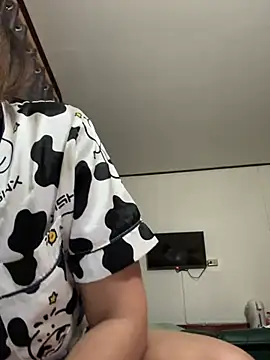 Snapshot of Ponthip chatting on February 8, 2026, 8:23 pm Ponthip online show from February 8, 2026, 8:23 pm