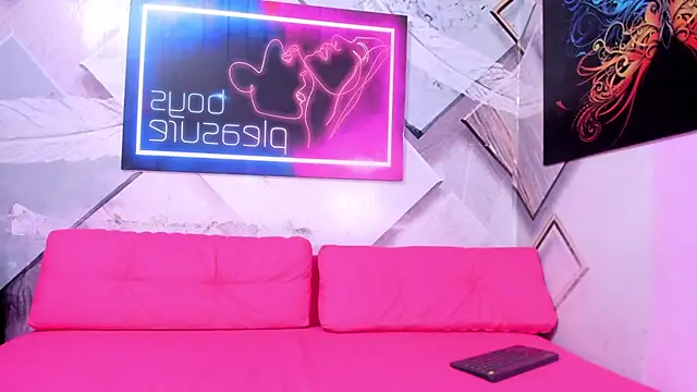 Roman cute online show from February 3, 2026, 6:22 am