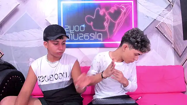 Roman cute online show from February 3, 2026, 6:57 pm