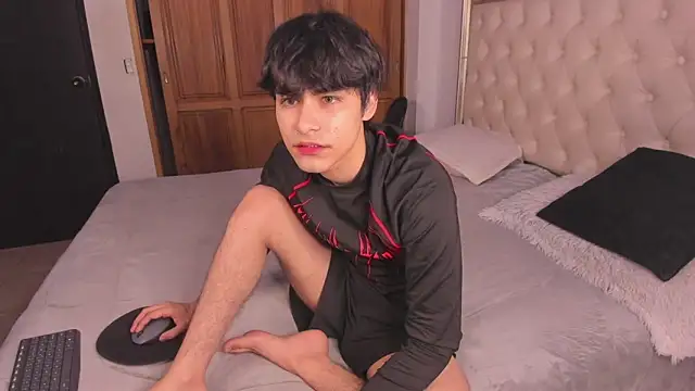 IamJuanJoc online show from May 4, 2026, 3:13 am