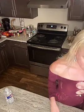 blondebunny999 999 online show from May 7, 2026, 1:33 am