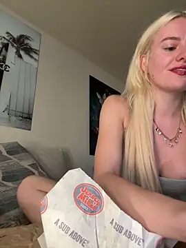 blondebunny999 999 online show from May 8, 2026, 10:04 pm
