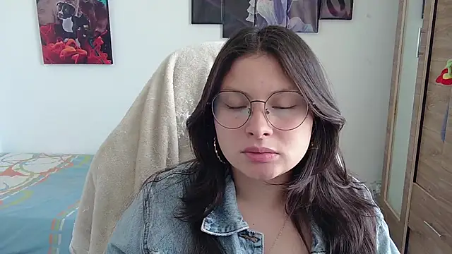 yessica gomez01 online show from April 30, 2026, 8:57 pm