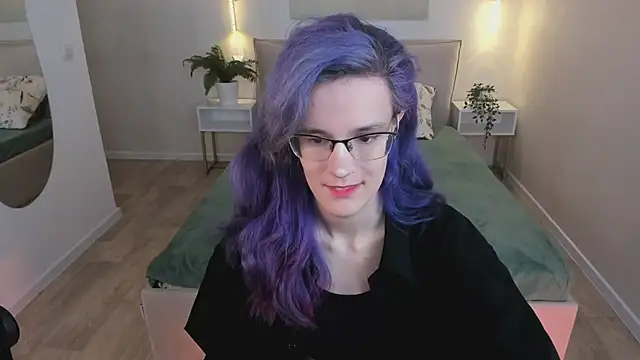 AuraLaunni online show from June 27, 2026, 7:35 am