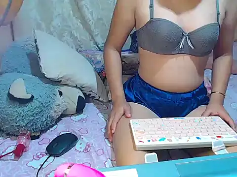 Snapshot of Hotties_Marie chatting on March 4, 2026, 2:12 pm Hotties Marie online show from March 4, 2026, 2:12 pm