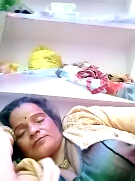 kiiuu sexe online show from February 19, 2026, 9:33 pm