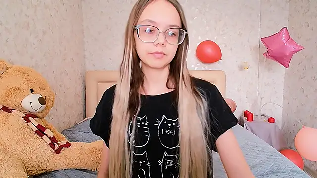 Snapshot of LolliStrawberry chatting on March 14, 2026, 2:17 am LolliStrawberry online show from March 14, 2026, 2:17 am