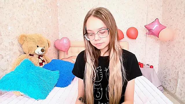 Snapshot of LolliStrawberry chatting on March 16, 2026, 2:28 am LolliStrawberry online show from March 16, 2026, 2:28 am