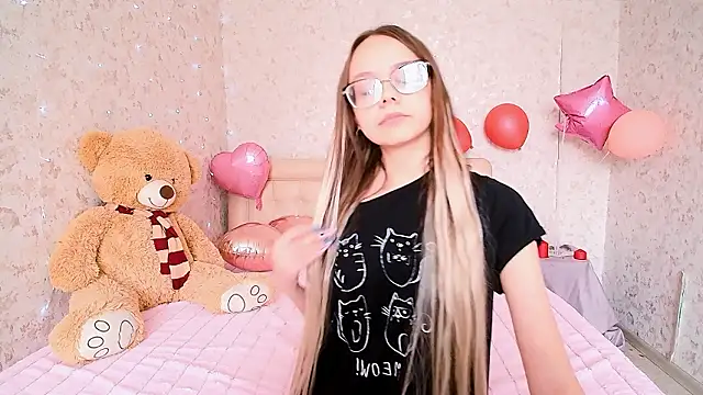 Snapshot of LolliStrawberry chatting on March 16, 2026, 5:44 am LolliStrawberry online show from March 16, 2026, 5:44 am