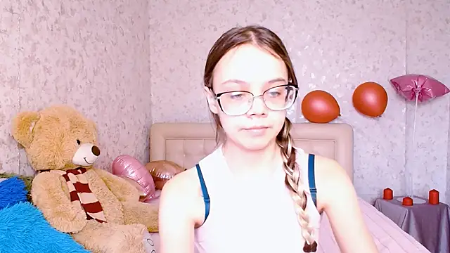 Snapshot of LolliStrawberry chatting on March 25, 2026, 2:17 am LolliStrawberry online show from March 25, 2026, 2:17 am