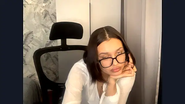 LuciaBanga online show from February 3, 2026, 12:21 pm