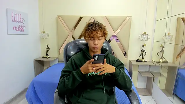 Snapshot of Anyelo_Twink chatting on February 24, 2026, 8:51 pm Anyelo Twink online show from February 24, 2026, 8:51 pm