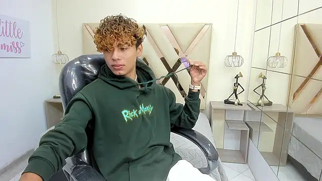 Snapshot of Anyelo_Twink chatting on March 3, 2026, 7:53 pm Anyelo Twink online show from March 3, 2026, 7:53 pm