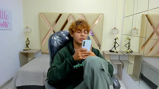 Snapshot of Anyelo_Twink chatting on March 4, 2026, 8:15 pm Anyelo Twink online show from March 4, 2026, 8:15 pm