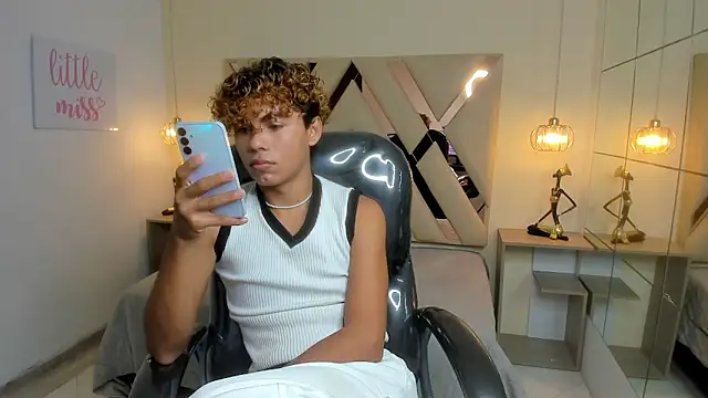 Snapshot of Anyelo_Twink chatting on March 10, 2026, 8:47 pm Anyelo Twink online show from March 10, 2026, 8:47 pm