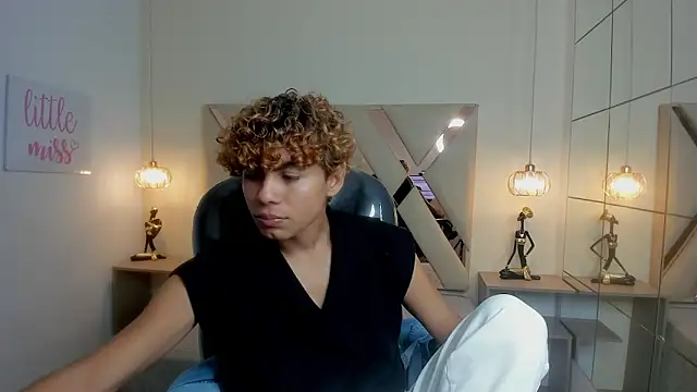 Snapshot of Anyelo_Twink chatting on March 13, 2026, 9:21 pm Anyelo Twink online show from March 13, 2026, 9:21 pm