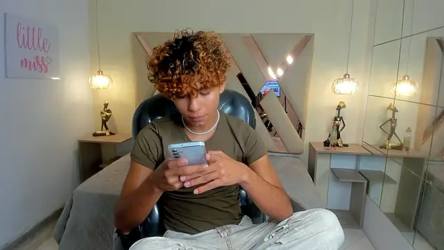 Snapshot of Anyelo_Twink chatting on March 17, 2026, 9:01 am Anyelo Twink online show from March 17, 2026, 9:01 am