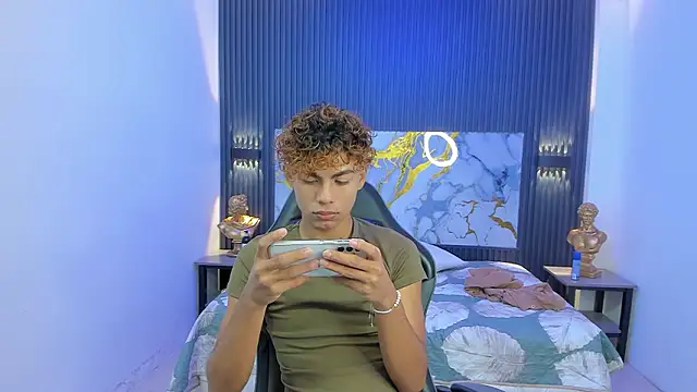 Snapshot of Anyelo_Twink chatting on March 21, 2026, 4:17 am Anyelo Twink online show from March 21, 2026, 4:17 am