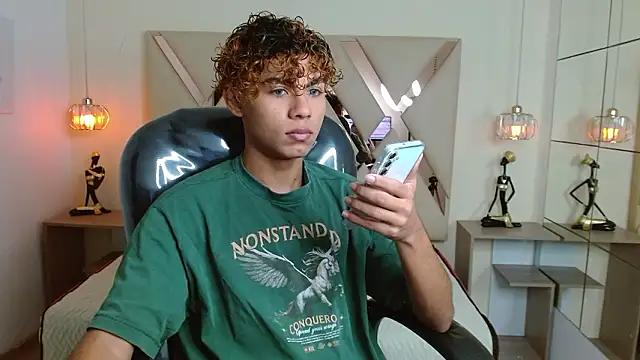 Snapshot of Anyelo_Twink chatting on March 25, 2026, 4:40 am Anyelo Twink online show from March 25, 2026, 4:40 am