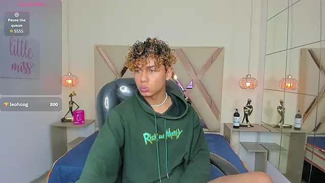 Anyelo Twink online show from May 5, 2026, 4:04 pm