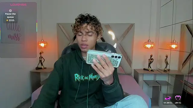 Anyelo Twink online show from May 18, 2026, 4:07 am