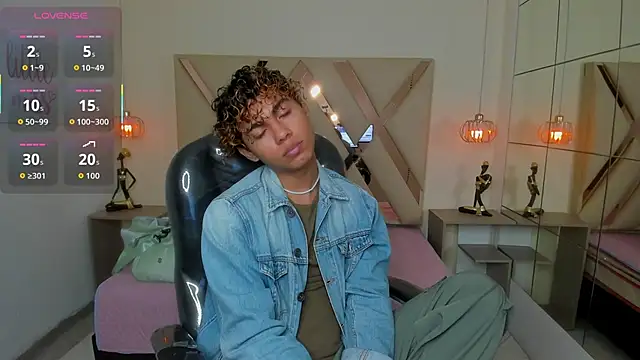 Anyelo Twink online show from May 19, 2026, 4:19 am