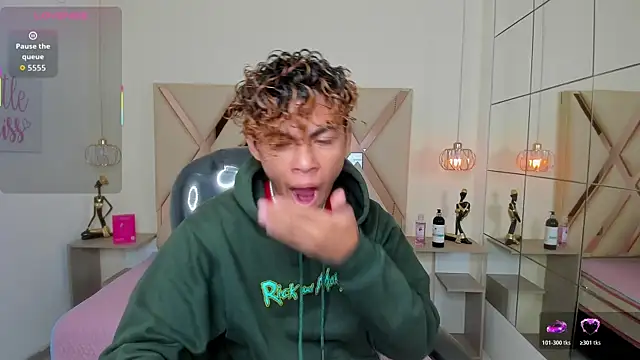 Anyelo Twink online show from May 23, 2026, 4:18 am