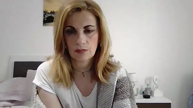Clara1986 online show from May 9, 2026, 1:16 pm