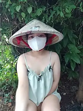 EnzxMoon02 online show from May 13, 2026, 10:01 am