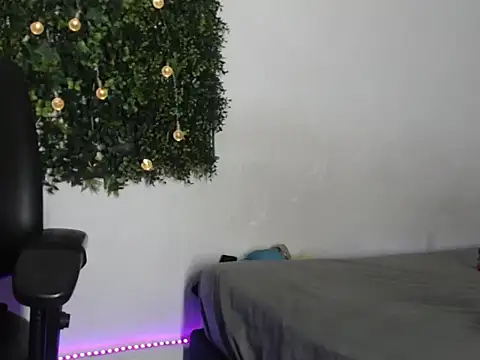 CherryH0ttie online show from May 6, 2026, 10:48 pm