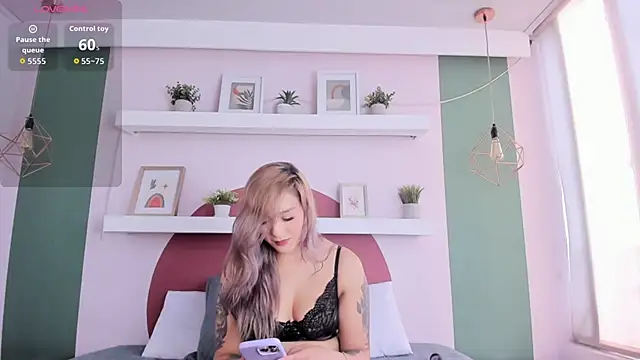 SilvyLaiton online show from February 2, 2026, 6:06 pm