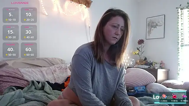 FoxyMillie online show from February 17, 2026, 4:46 pm