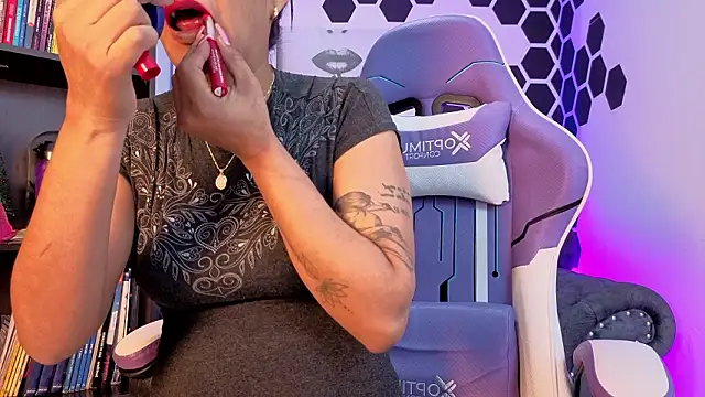 Adie  Brown online show from February 4, 2026, 12:44 pm