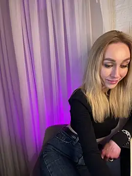 AnesaKis online show from May 4, 2026, 11:01 pm