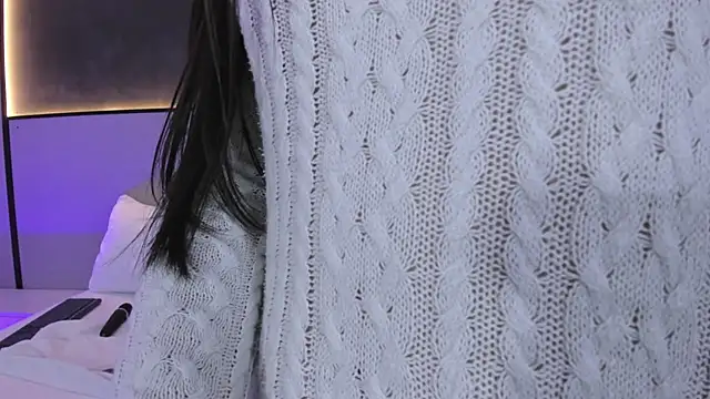 mia slora online show from July 28, 2026, 12:12 pm