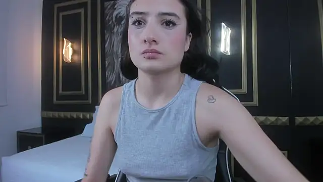 emma hiltonn  online show from February 25, 2026, 2:10 am